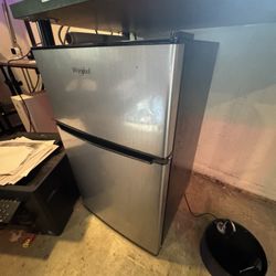 Whirpool Mini fridge 