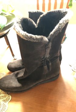Stuart Weitzman woman’s 9 1/2 boots with fur chocolate brown
