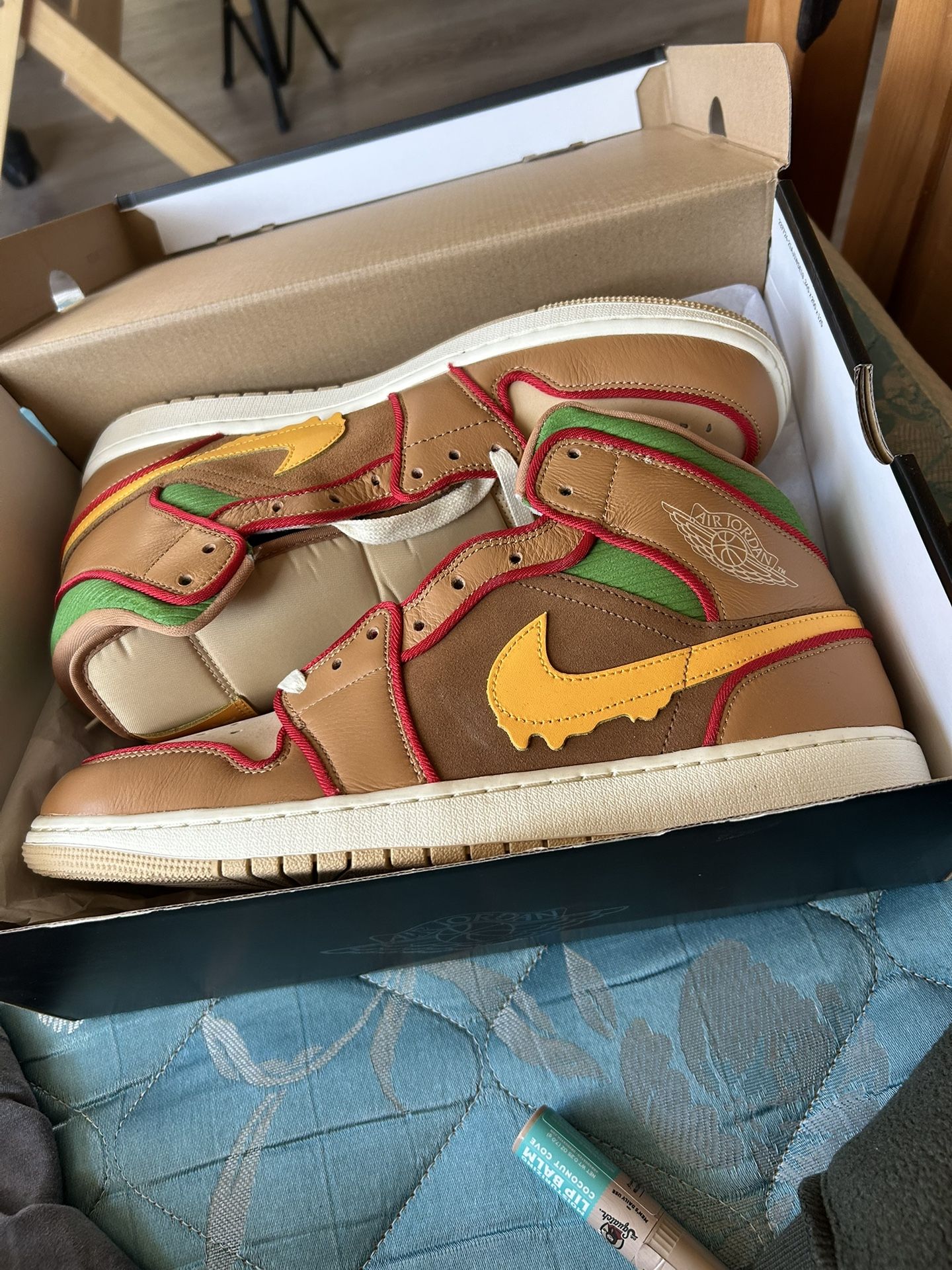 Jordan 1 Mid SE Flax/University