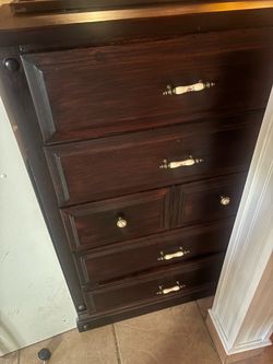 Mahogany chest w/ drawers