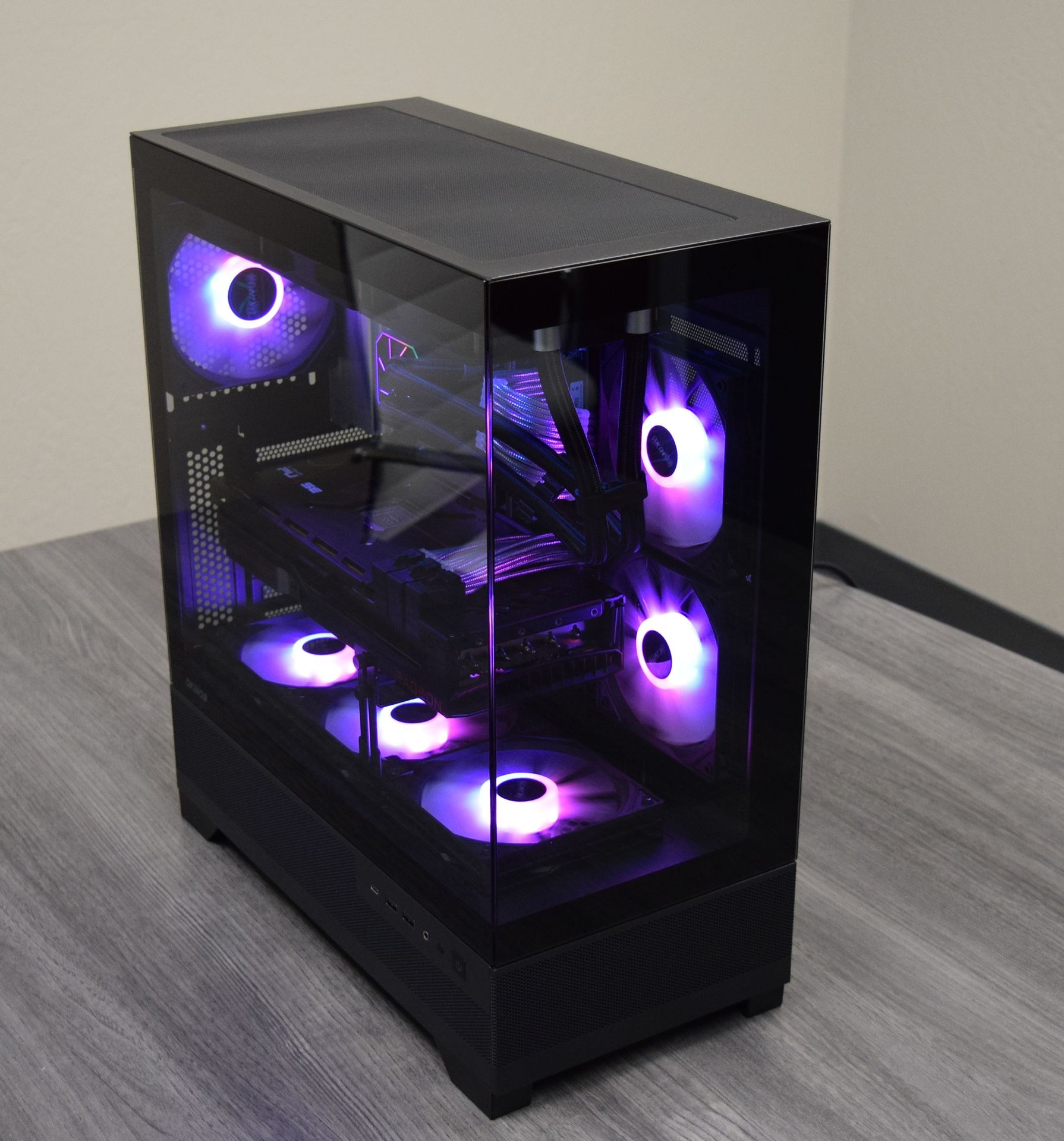 Pulsar Series Gaming PC - AMD Ryzen™ 7 9700X / AMD Radeon™ RX 7900 XTX