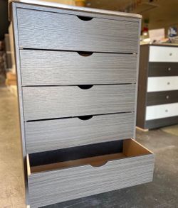 Five drawers dresser