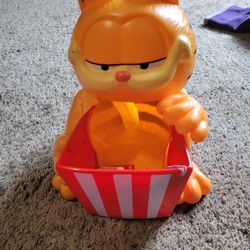 Garfield Popcorn Holder
