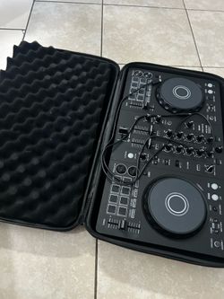 Pioneer DJ DDJ-FLX4 — 2-Channel DJ Controller (with Carrying Case)