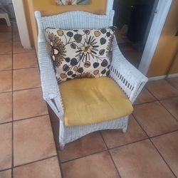 White Wicker Accent Chair w/ Cushion & Decorative Pillow – Good Condition