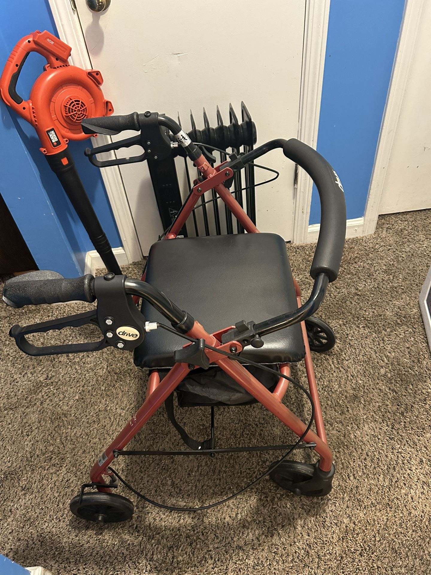 Walker Rollator - Drive Medical Lightweight Rollator Walker With Storage 