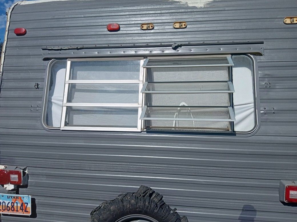 5TH Wheel Living Trailer