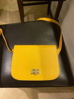 Casual yellow purse for daily use