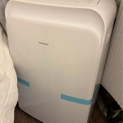 Insignia™ - 250 Sq. Ft. 6,000 BTU Portable Air Conditioner - White