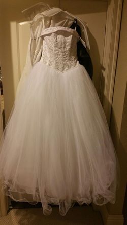 Wedding dress, new with tags,never worn. Purchased from David's Bridal. Size 2