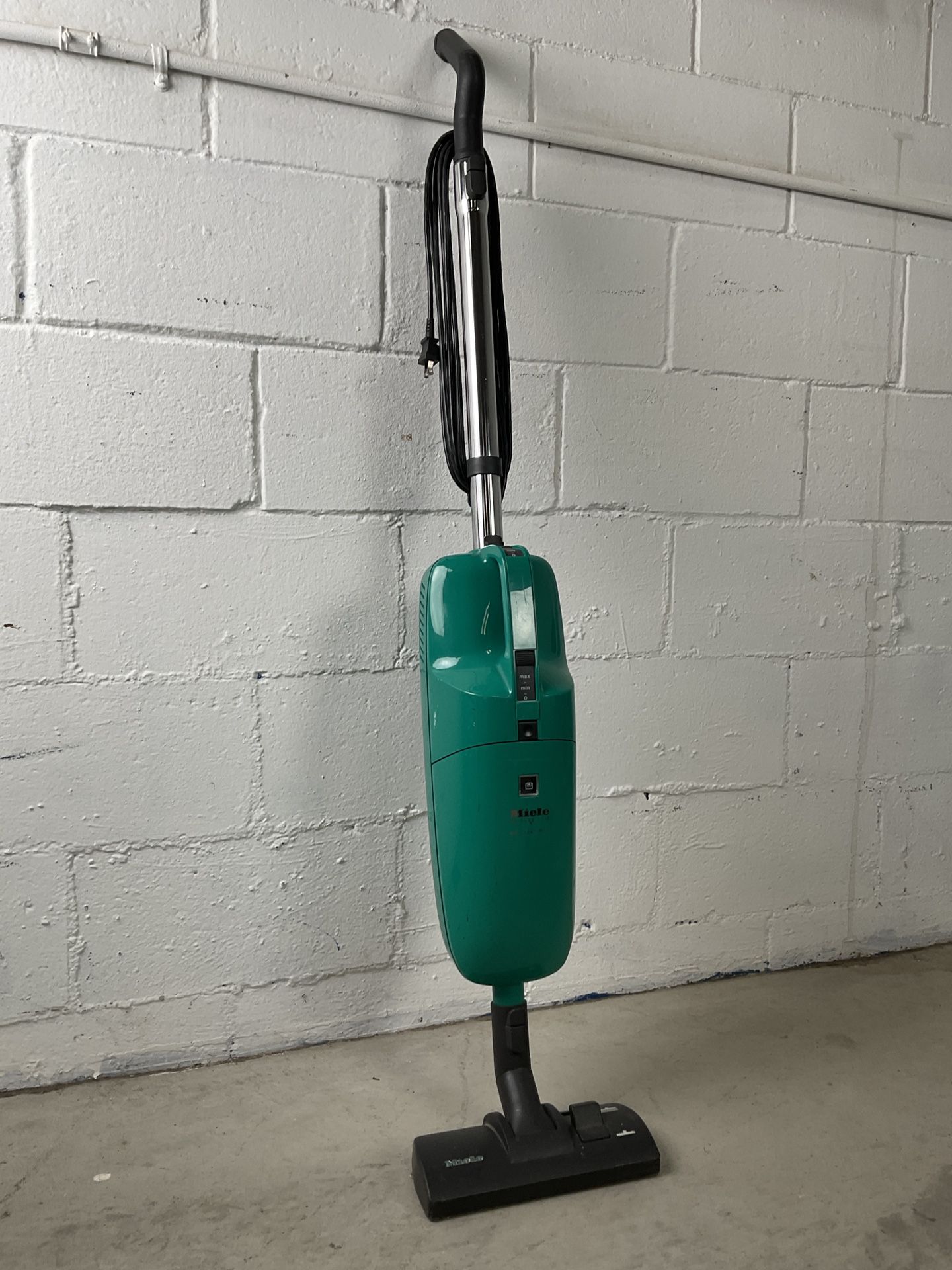 Miele Green Deluxe Upright S142 Convertible Compact  Vacuum Cleaner 🚚 Available