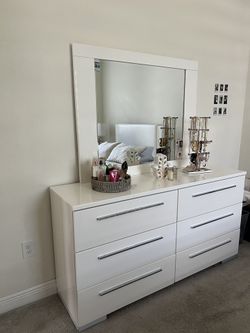 Drawer dresser with night stand 