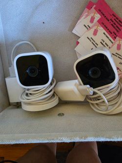 2 Mini blink cameras