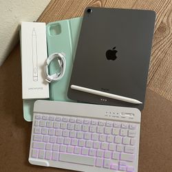 Apple iPad Air 5th Generation (M1 chip / 2022) 64GB with keyboard, pencil & Accessories 