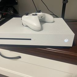Xbox One S 500GB With Controller