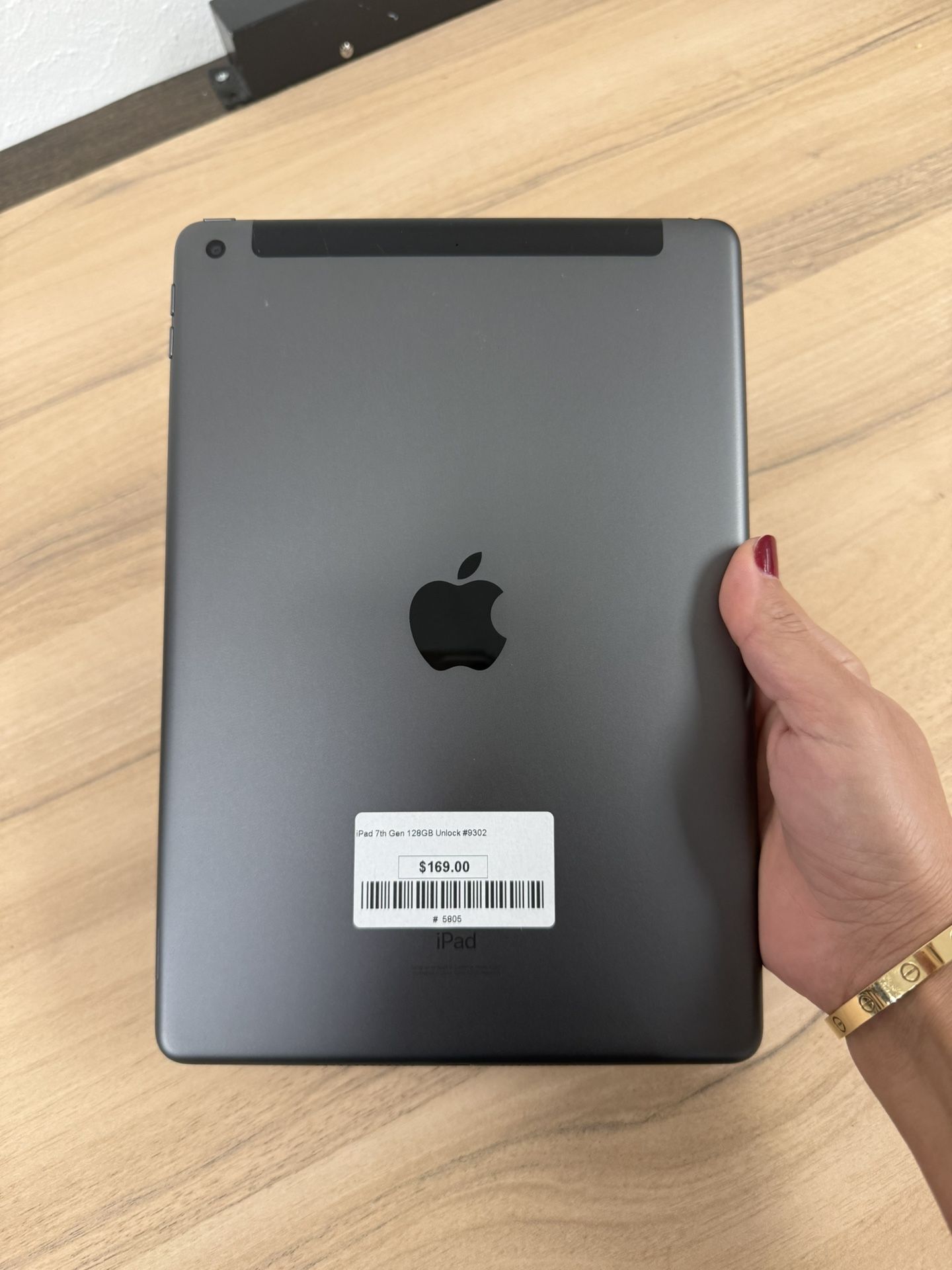 iPad 10.2" 7th Gen 128GB Unlock**WiFi And Cellular