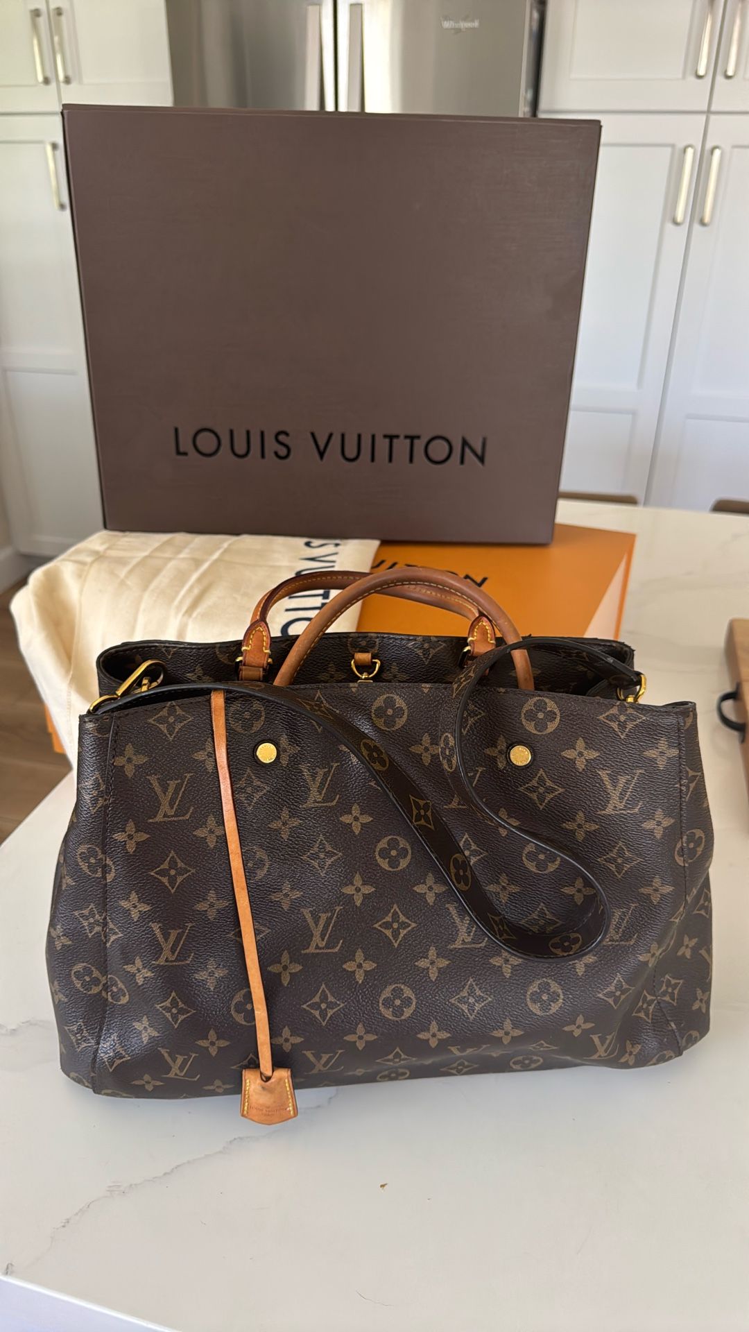 Louis Vuitton Montaigne MM Handbag 