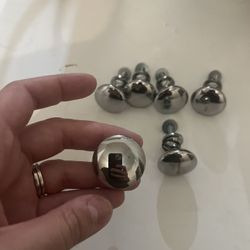 6 Dresser Knobs 