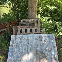 FREE PALLETS