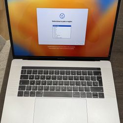 MacBook Pro 2017 15” & Apple Watch SE 