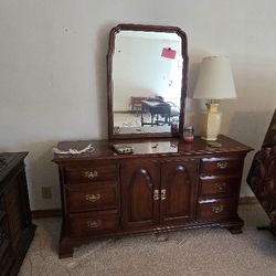 DRESSER