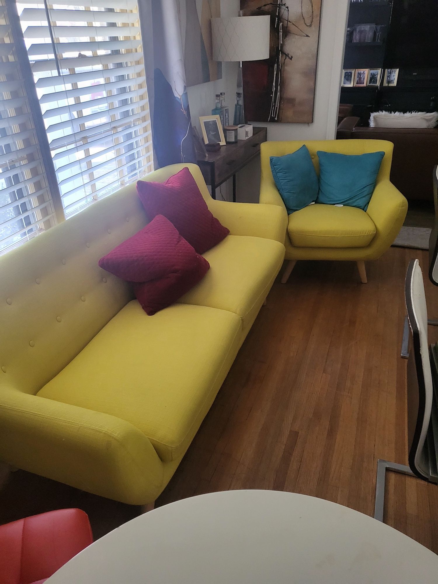 Modern Yellow Sofa + Chair Set – Excellent Condition – $475 (Memphis)