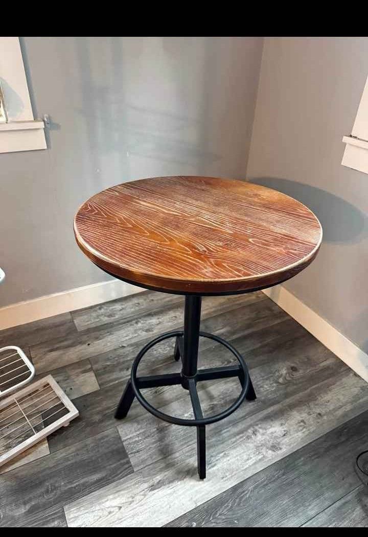 Nice adjustable height table