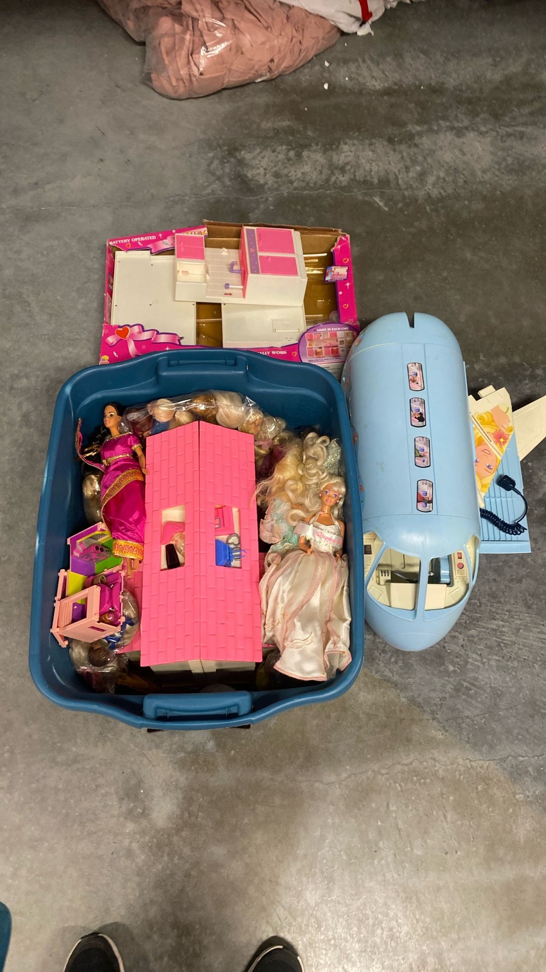 Barbie Collection House Plane Kitchen