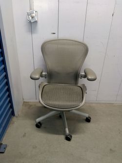 Herman Miller tip B $ 350