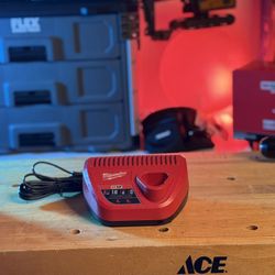 Milwaukee M12 Charger 🔌 