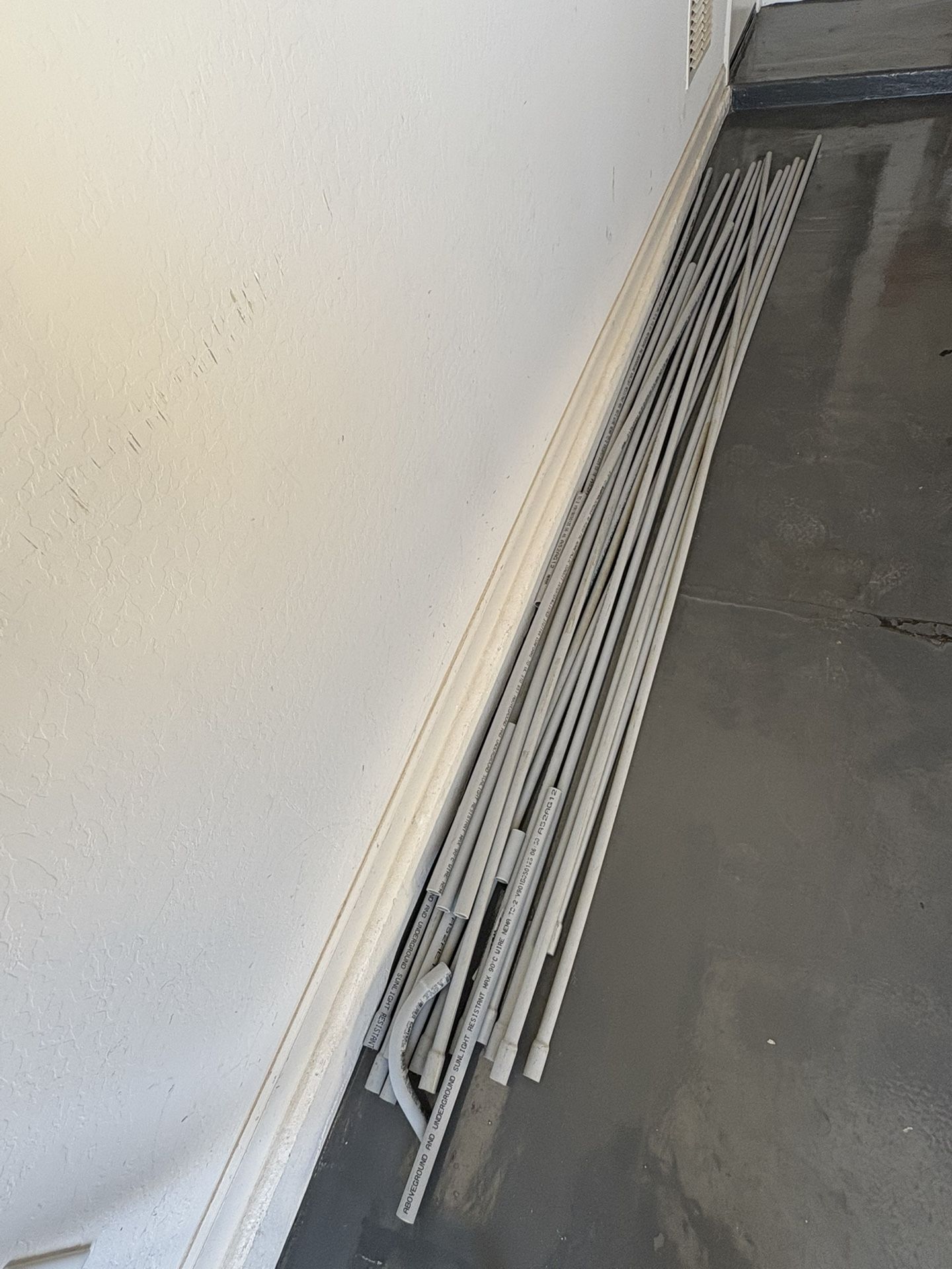 12 Pieces Of 1/2 Inch PVC Conduit