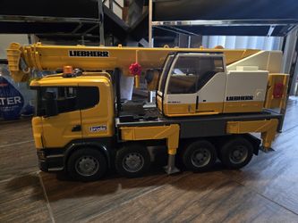 Bruder Scania Super 560R Liebherr Crane Truck 