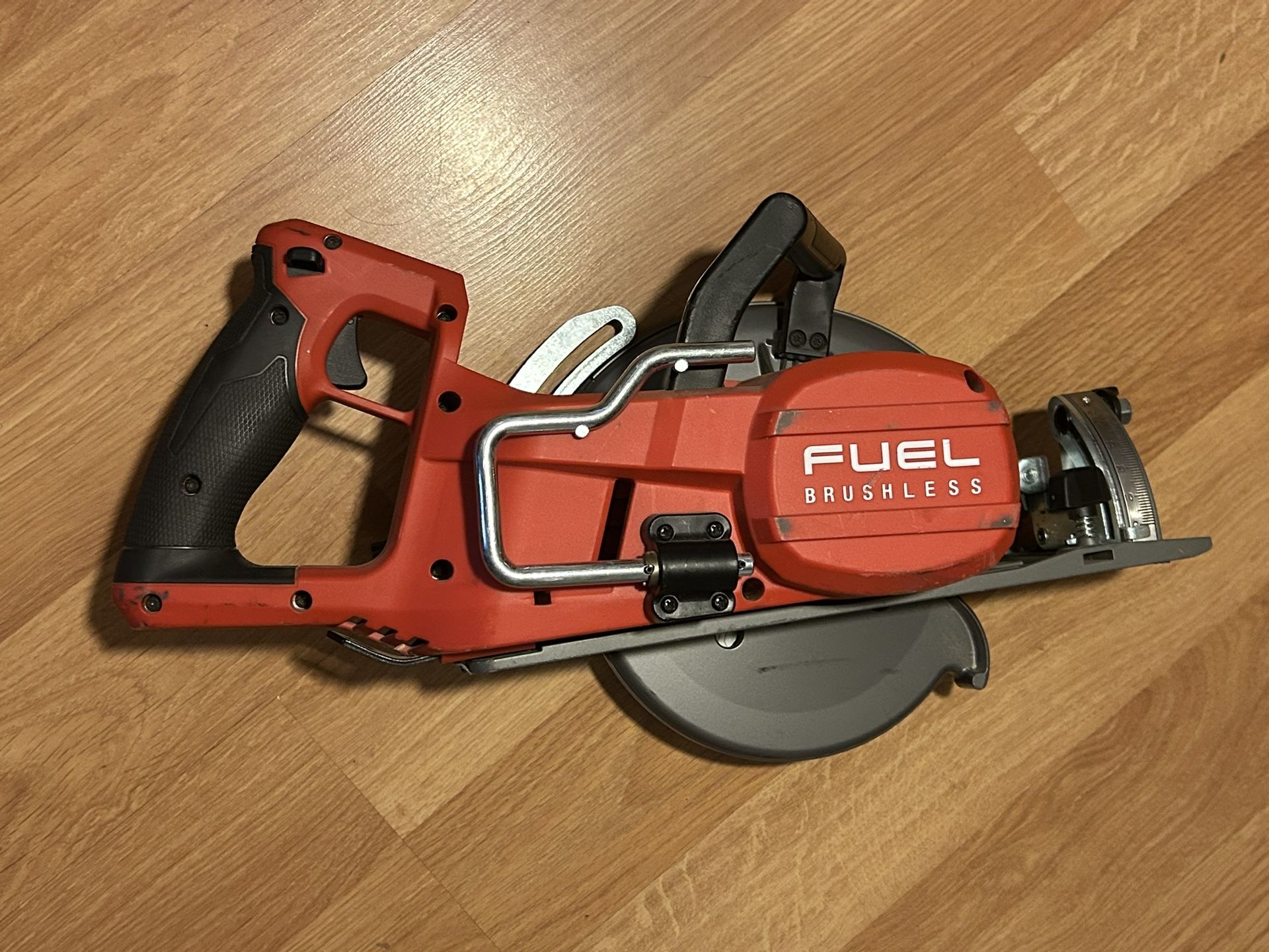 M18 FUEL 18V Lithium-Ion Cordless 7-1/4 in. Rear Handle Circular Saw (Tool-Only)