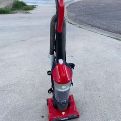 Dirt Devil Medium Reach Vacuum: Aspiradora Dirt Devil 