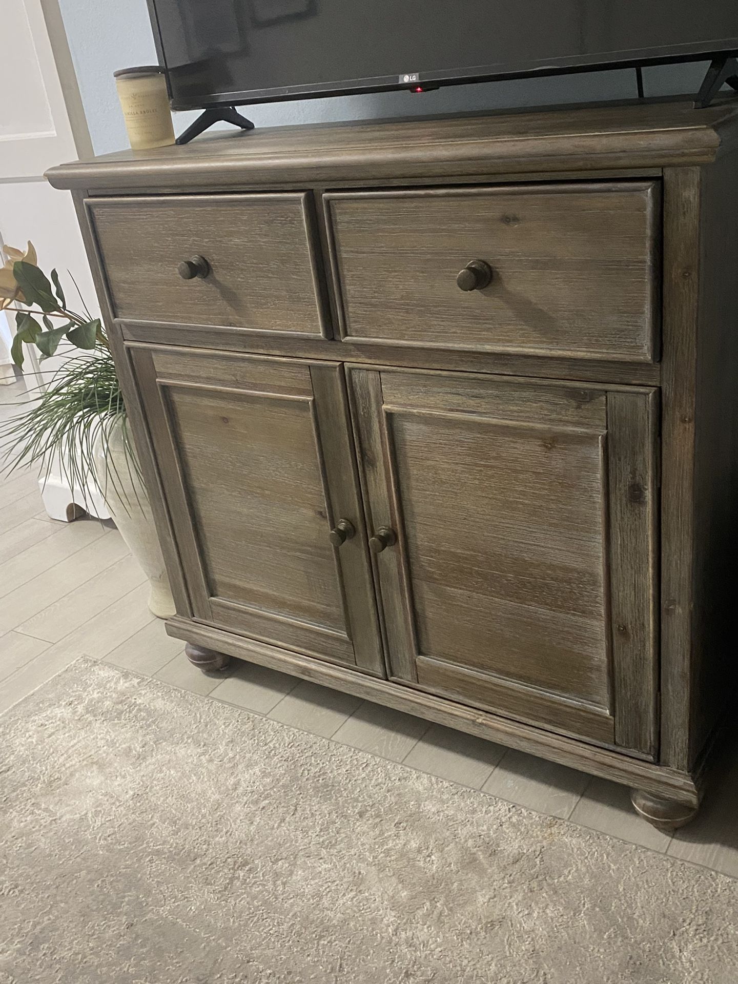 Dresser Medium, Pristine 41W 38H 15 D