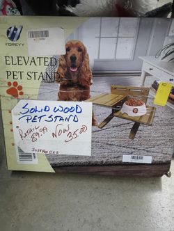Elevated Wood Pet Stand