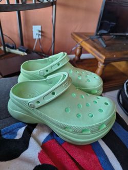 Women's crocs size 6