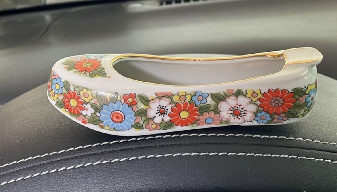RARE Vintage HAENG NAM CHINA 1942 GOLDEN APRICOT BOOT SHOE ASHTRAY