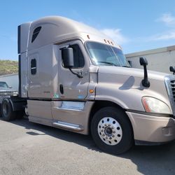 2015 Freightliner Cascadia (Doesn't Run/Parts Truck)