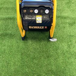 Dewalt 200 PSI Max 2.5 Gallons Air Compressor