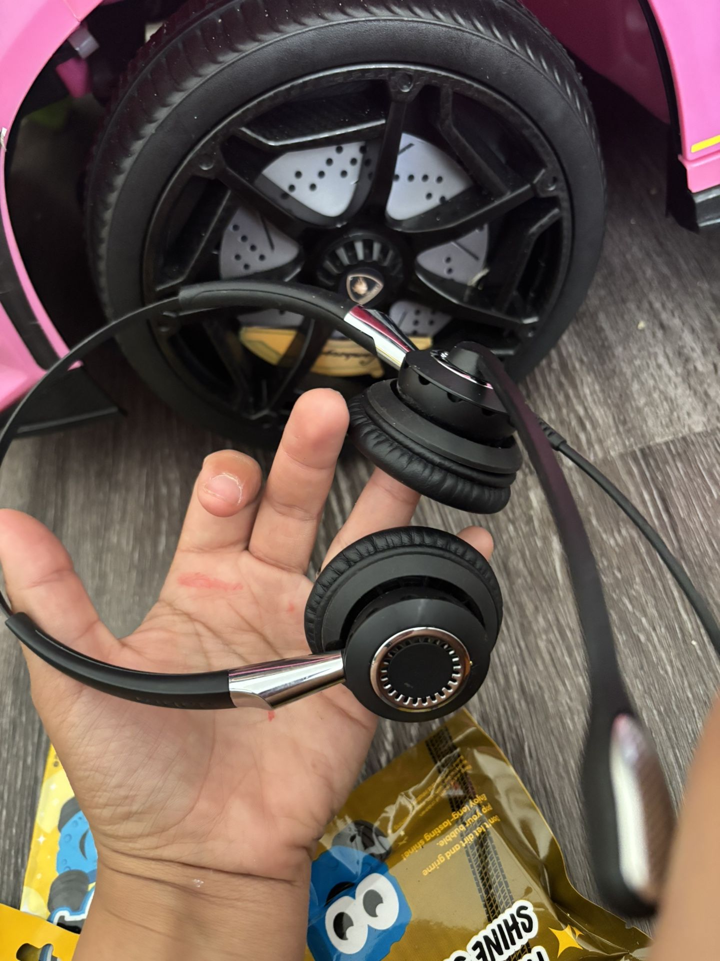 Headphones With Microphone