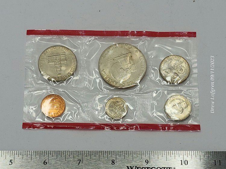 Large Lot of US Mint Proof Sets. Coins 1981 Type 2. Collectible Currency. Treasury