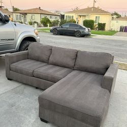 Reversible Chaise Couch Sectional Sofa Ashley's Furniture🛋️