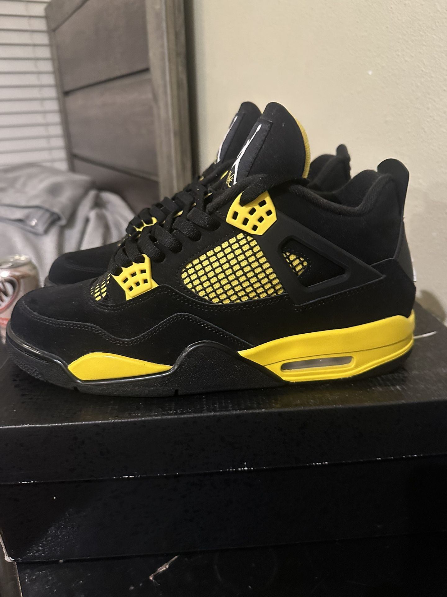 Jordan 4 Thunder Size 10.5