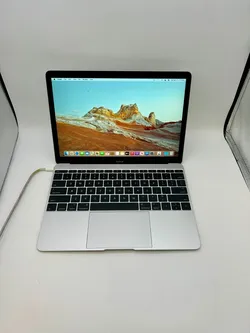 MacBook (Retina,12-inch,2017) with charger in very good condition no issues everything works
