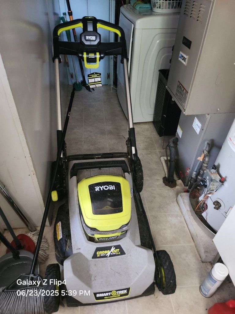 RYOBI Self Prepelling Cross Cut
