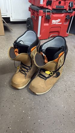 Burton snowboarding boots NEW 12