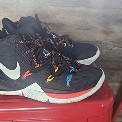 Size 8 - Nike Kyrie 5 Friends - AO2918-006