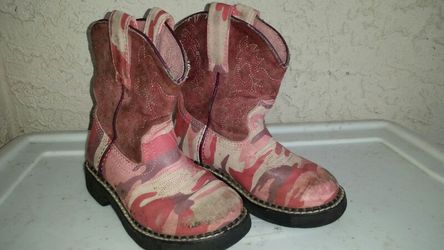 Little girls ariat boots soze 9 1/2