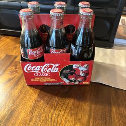 Coca Cola Christmas 1996 Edition Coke Bottles Santa 6-Pack 8 Oz. FULL